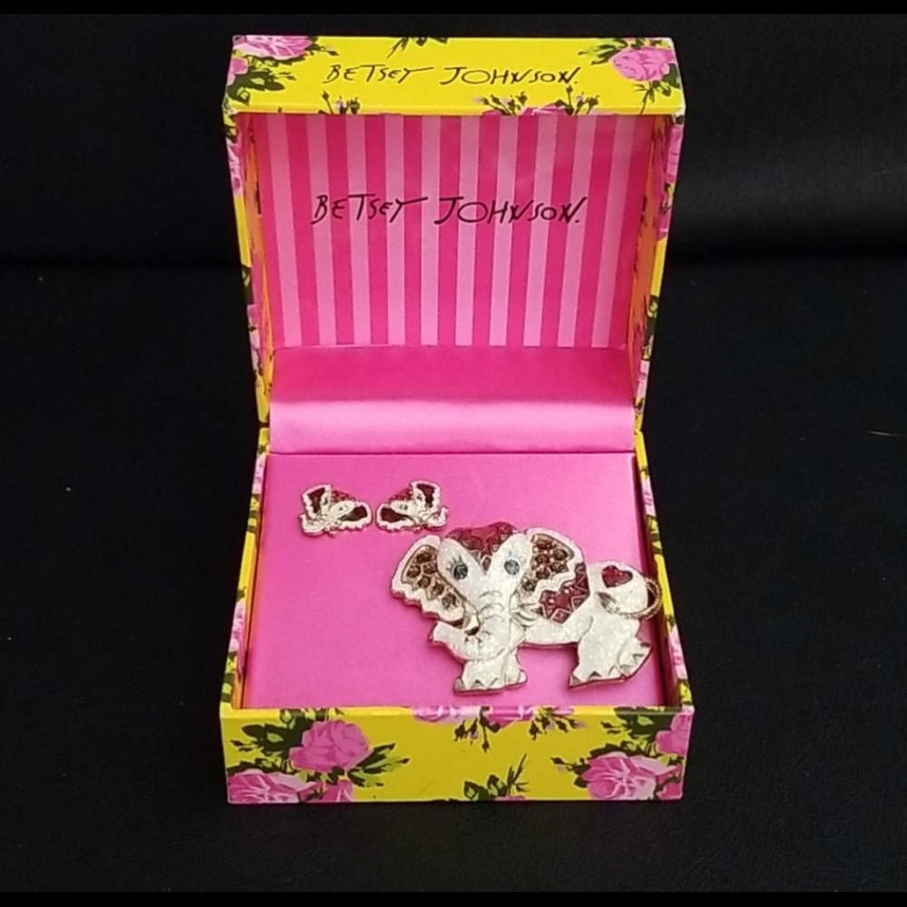 NEW BETSY JOHNSON ELEPHANT PIN & EARRINGS SET 🐘